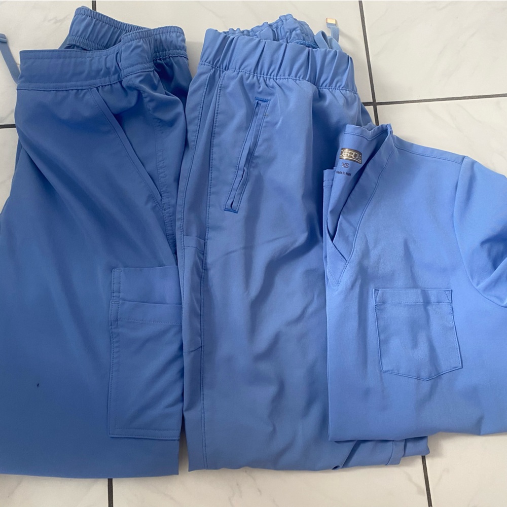 Lauderdale Ciel one pocket scrub top, jogger scrub pant, cargo scrub pant all XS
